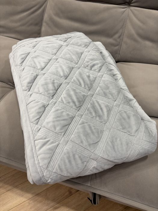 Продам покрывало на двухспальную кровать