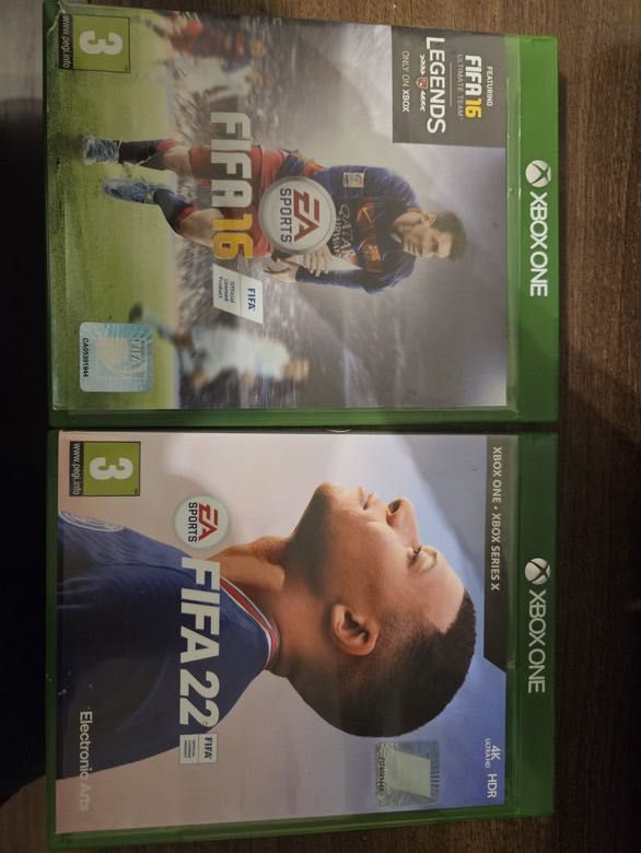Xbox one 500gb, 2 manete și 12 jocuri