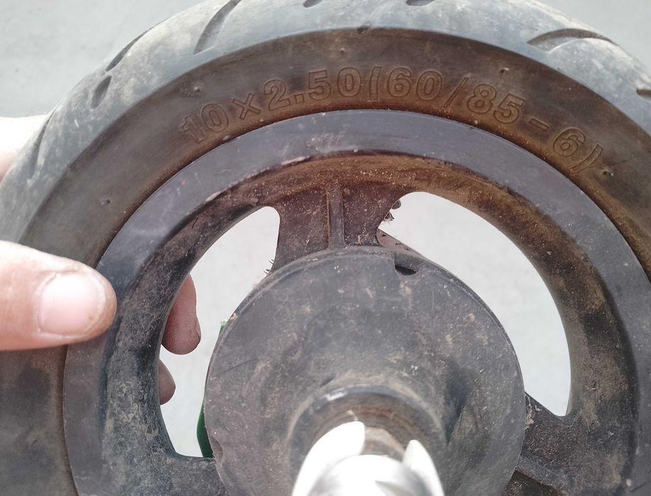 Roata de trotineta cu furcă