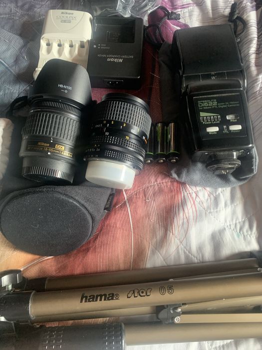 Camera foto DSLR Nikon D3300 18-55 35-70 manual 2 bat blit Nissin 64gb