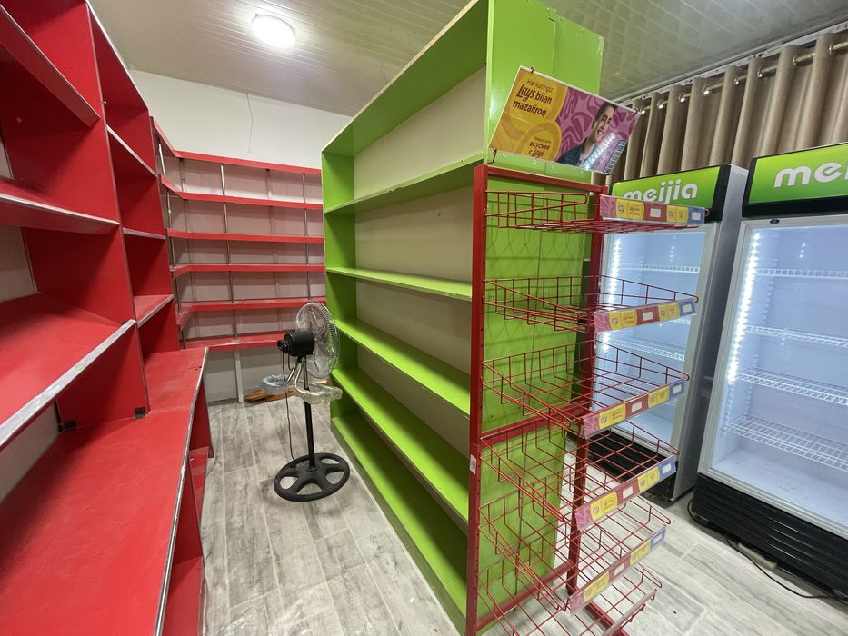 Magazin uchun mebel sotiladi
