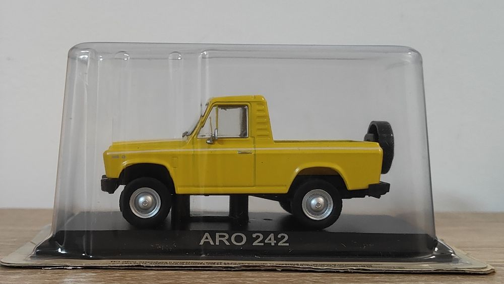 Macheta Auto 242 - 1/43