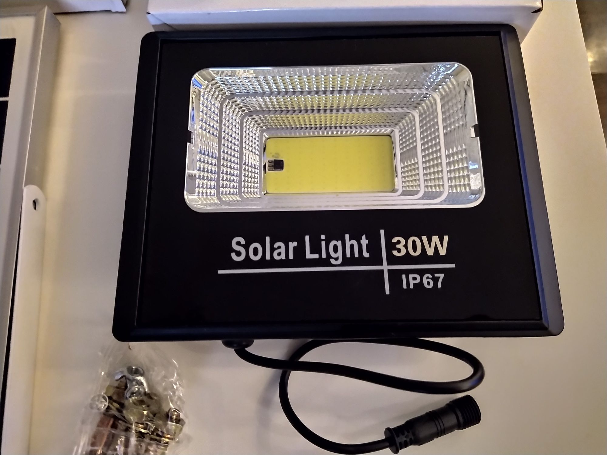 Kit proiector LED 30w cu panou solar exterior pentru casa si gradina