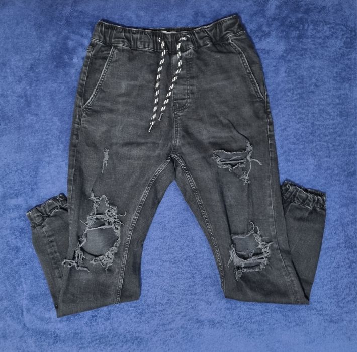 Blugi Rupți Bershka