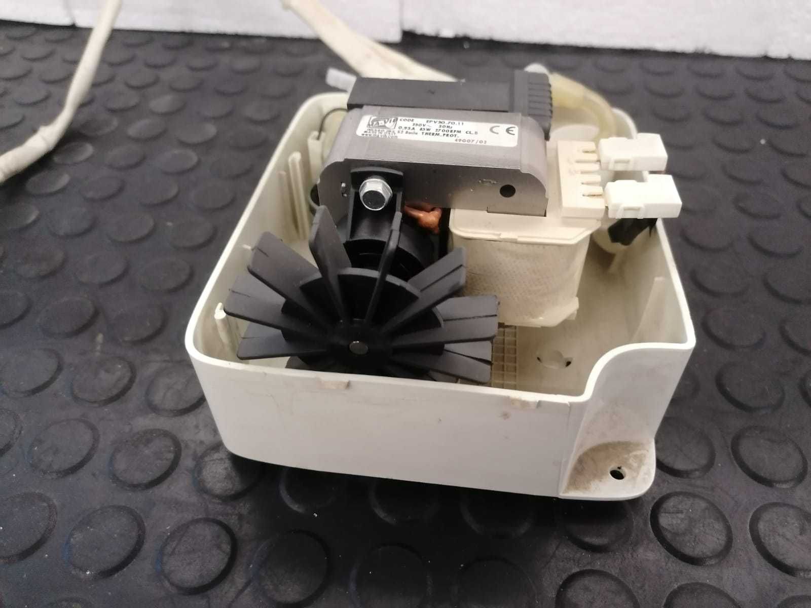 Pompa de vid EPV30.70.11 frigider Hotpoint Ariston , ventilator / R17