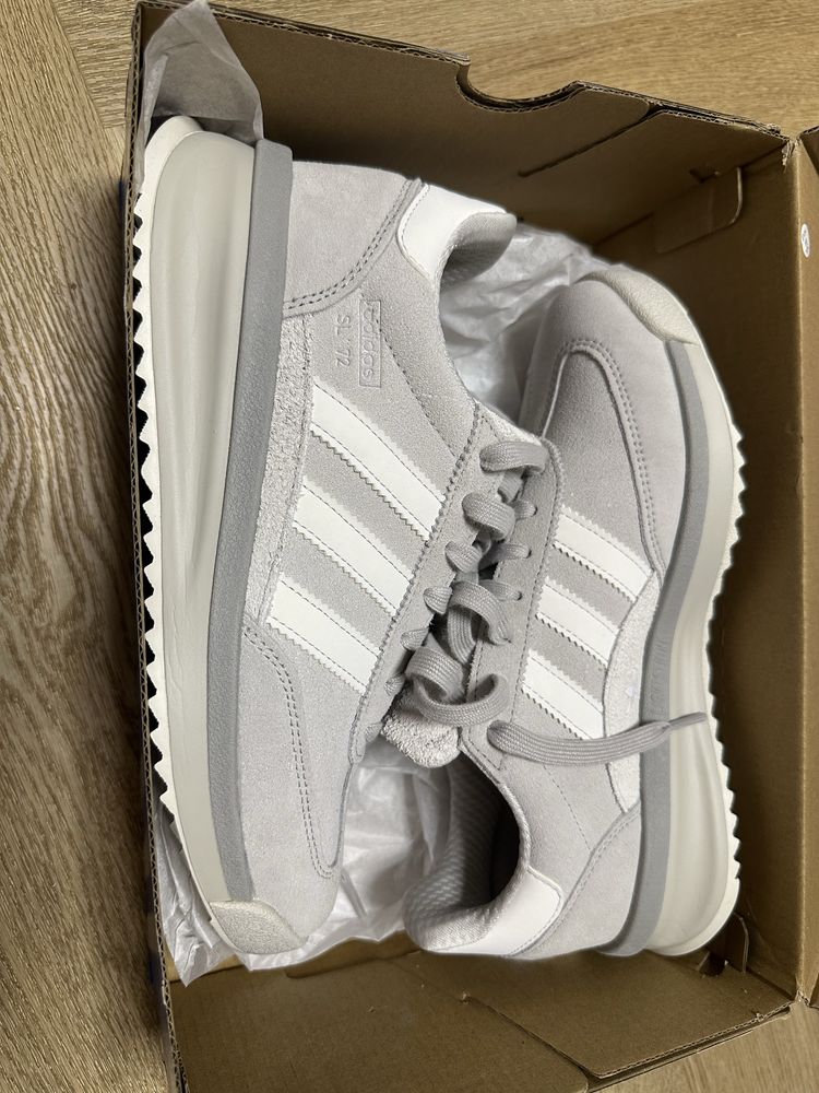 НОВИ Adidas маратонки размер 40, 2/3