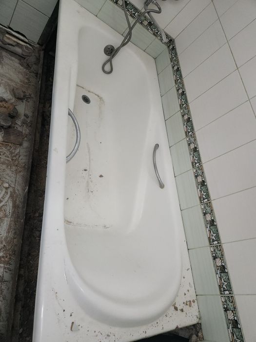 Чугун ванна сотилади