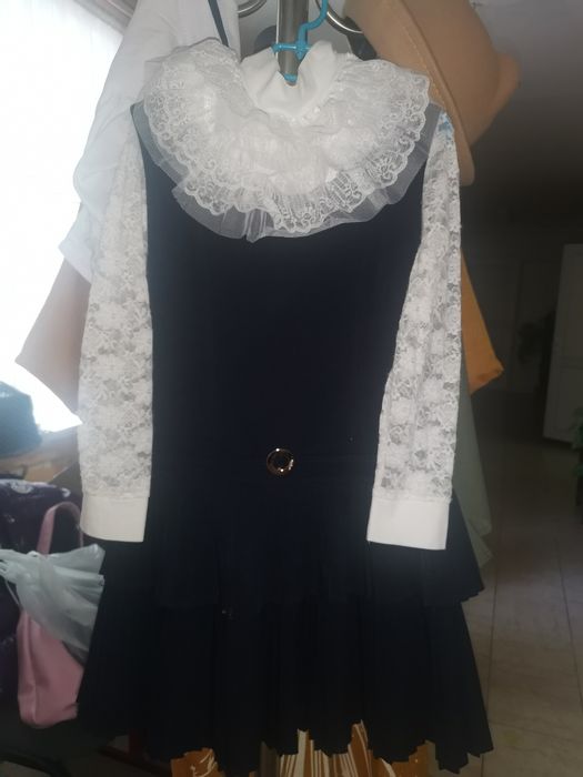 Продам срочно школьный сарафан с блузкой