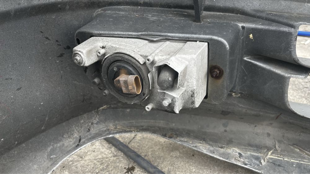 Предна броня с един халоген Toyota Hiace