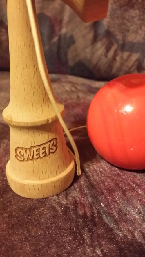 Joc de Indemanare Kendama Sweets Prime Solid Gold Red