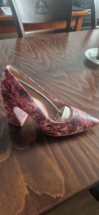 Елегантни дамски обувки 37 нoмер