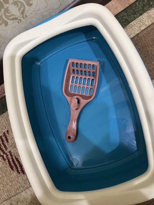 Лоток и лопатка для кошек