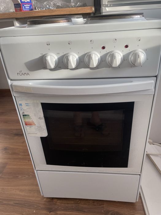 Электроплита с духовкой