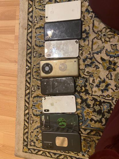 телефони за части