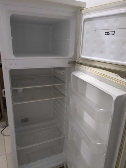 Vând Frigider Indesit – 416 litri