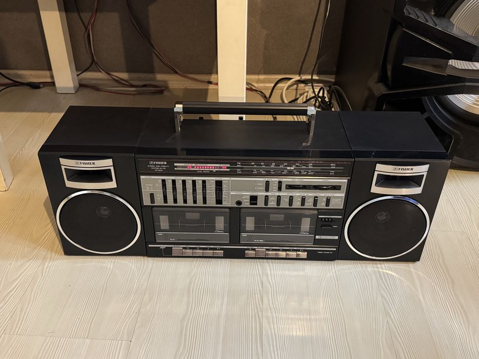 стар радио касетофон fisher sanyo