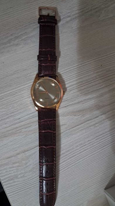 Часы оригинальные ручные на батарейках