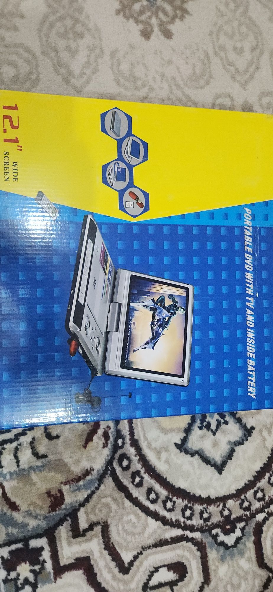 Televizor va ichki batareyali portativ dvd