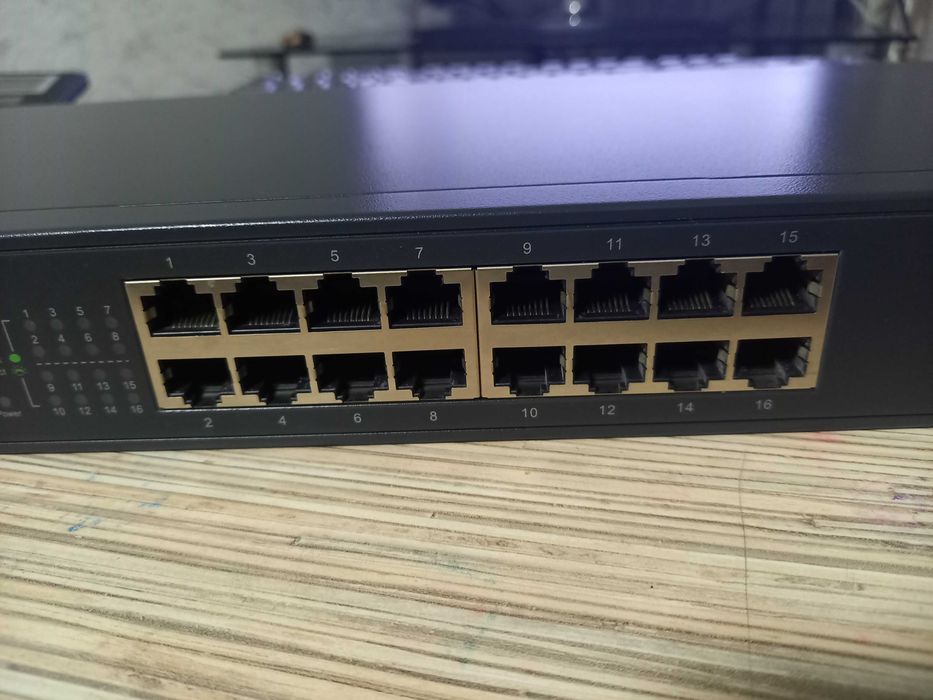 Коммутатор (Switch) TP-Link 16 портов