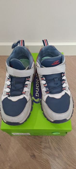 Продаю детскую обувь