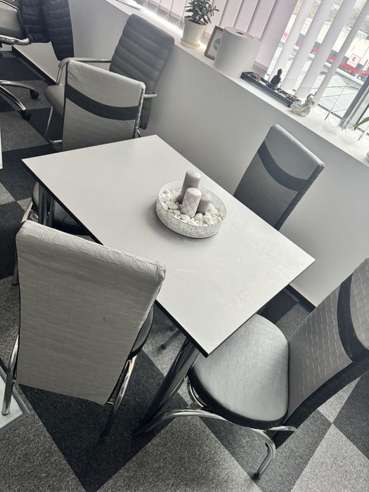 Masa cu scaune, gri-negru