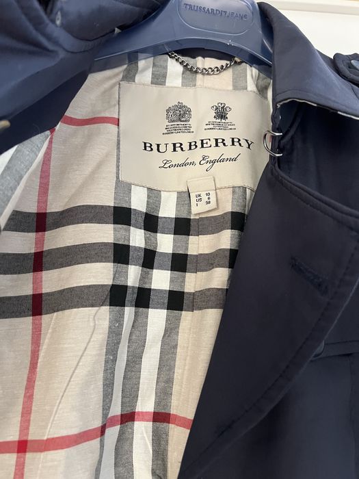 Тренчкот Burberry в тъмносин цвят