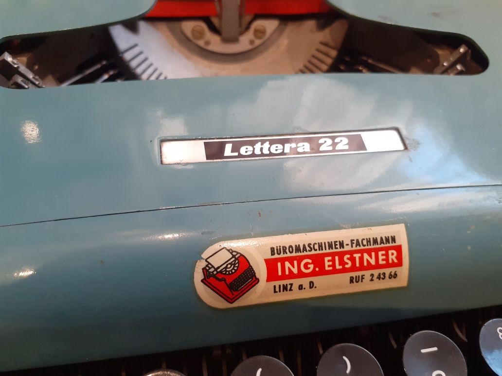 Masina de scris Olivetti Lettera 22