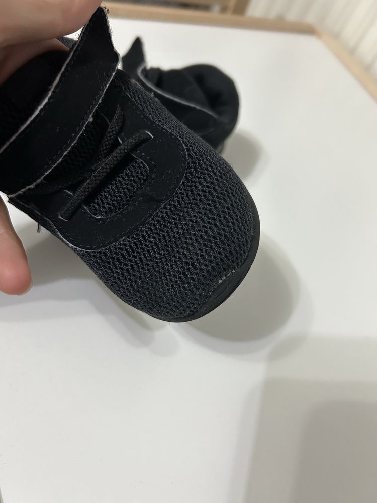 Adidasi Nike 23,5