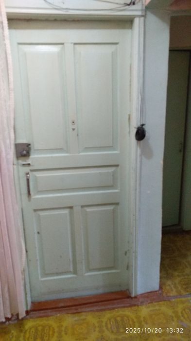 Продается деревянный дверь.