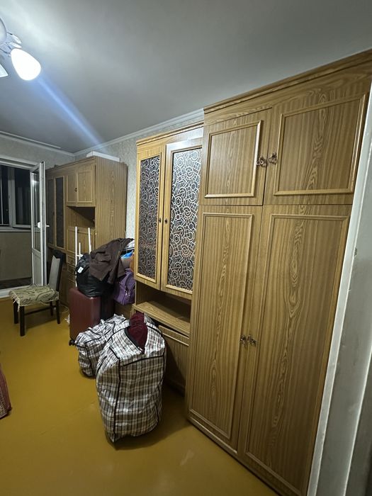 Отдам даром шкаф и стол
