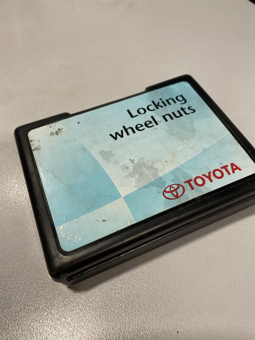Оригинални секретни болтове toyota