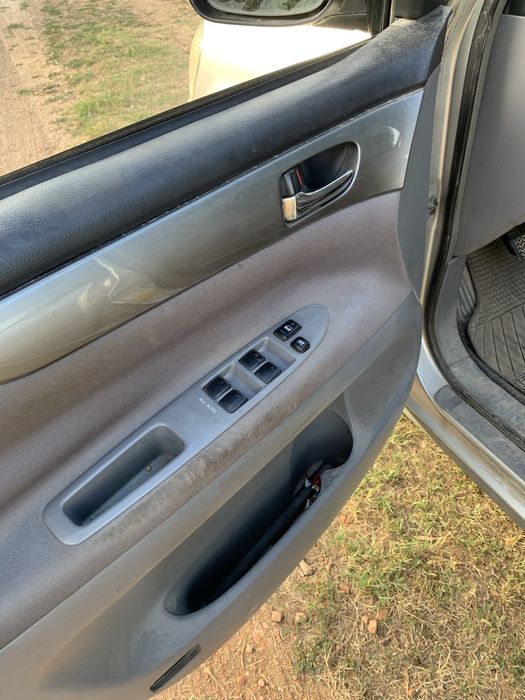 На части. Тойота Авенсис Версо, 2002 г., дизел, 2000 куб., 116 к.с