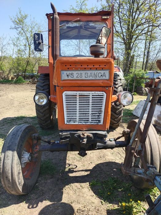 Vând tractor U650 sau schimb cu ceva mai mic