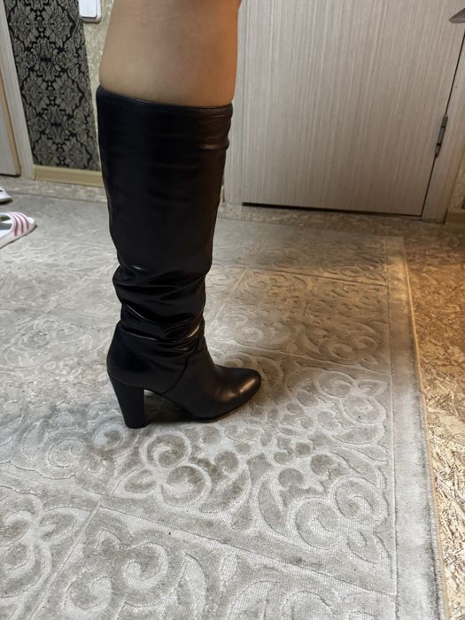 Продам женскте сапоги