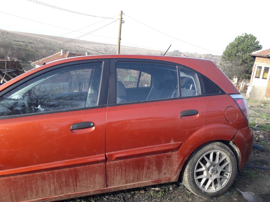 Kia rio na на части