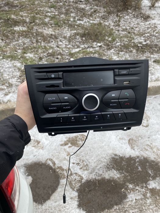 Продам штатную магнитолу