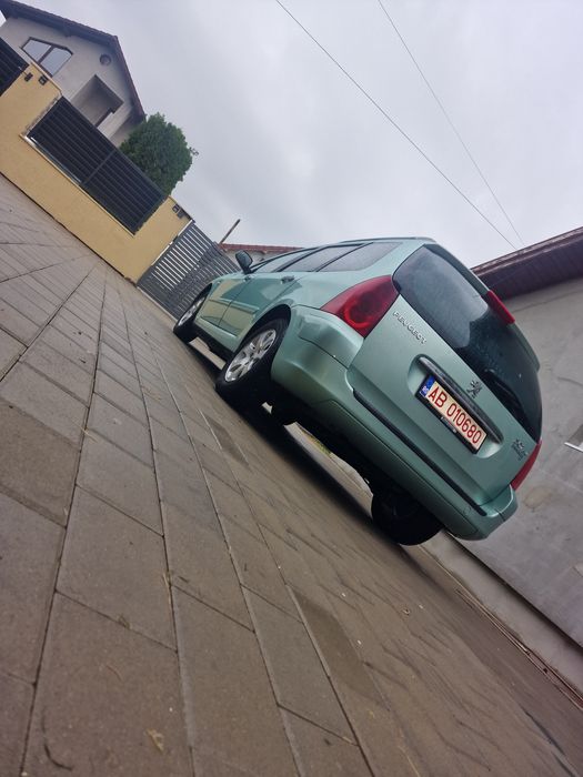 Vând Peujot 307 HDI
