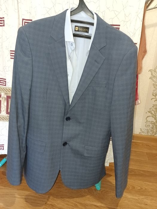 Продам костюм новый