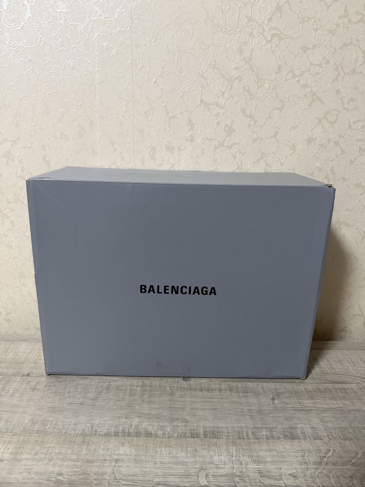Balenciaga track