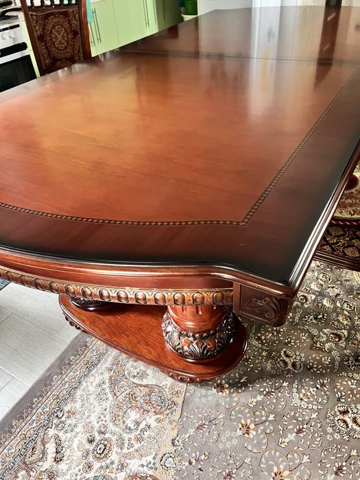 Продаем стол со стульями