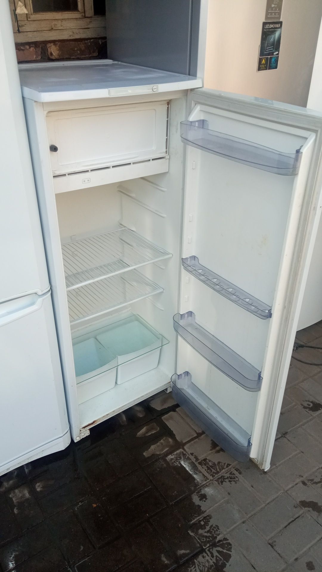 Холодильники полнастью в робочем состояние