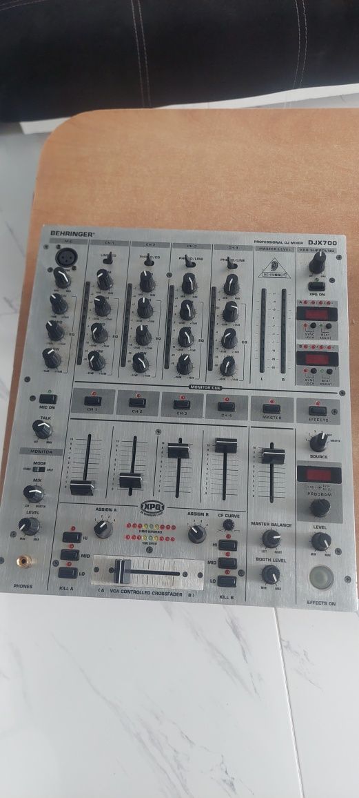 Беринджер djx700