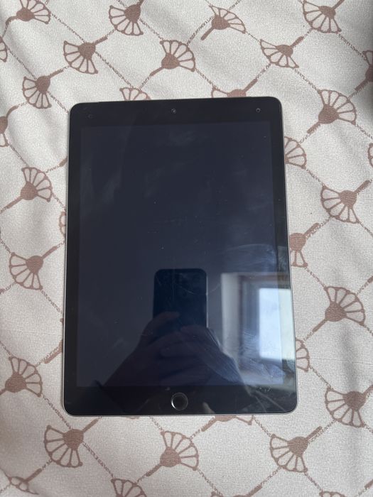 Ipad generatia 5, 128GB, Wifi+cellular