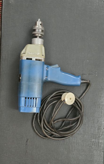 Электродрель , ручная дрель.