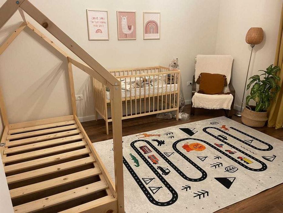 Vand pat Montessori tip casuta din lemn masiv