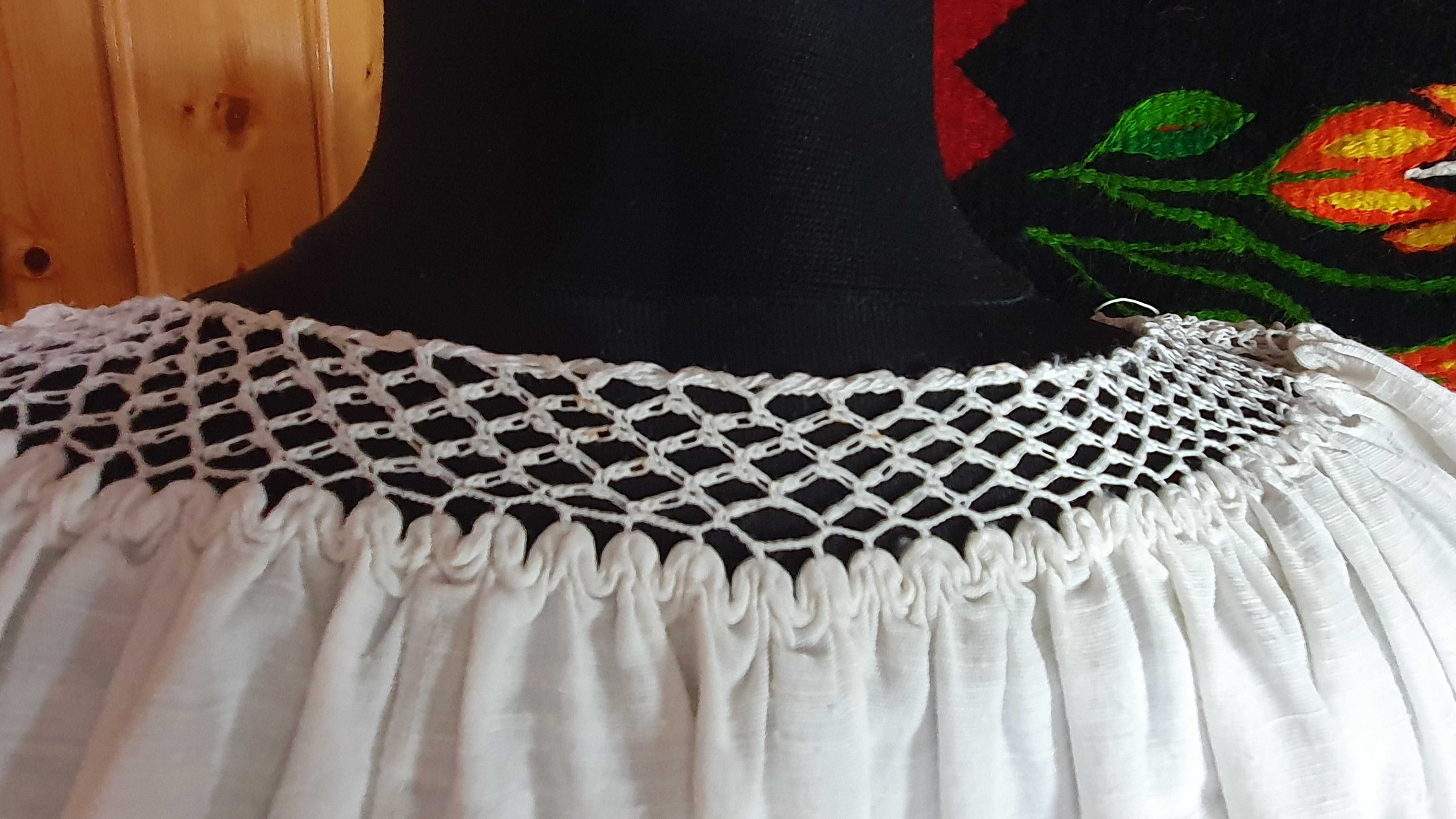 REDUCERE PRET 750 lei (de la 875 lei) in LUNA MAI  Costum popular