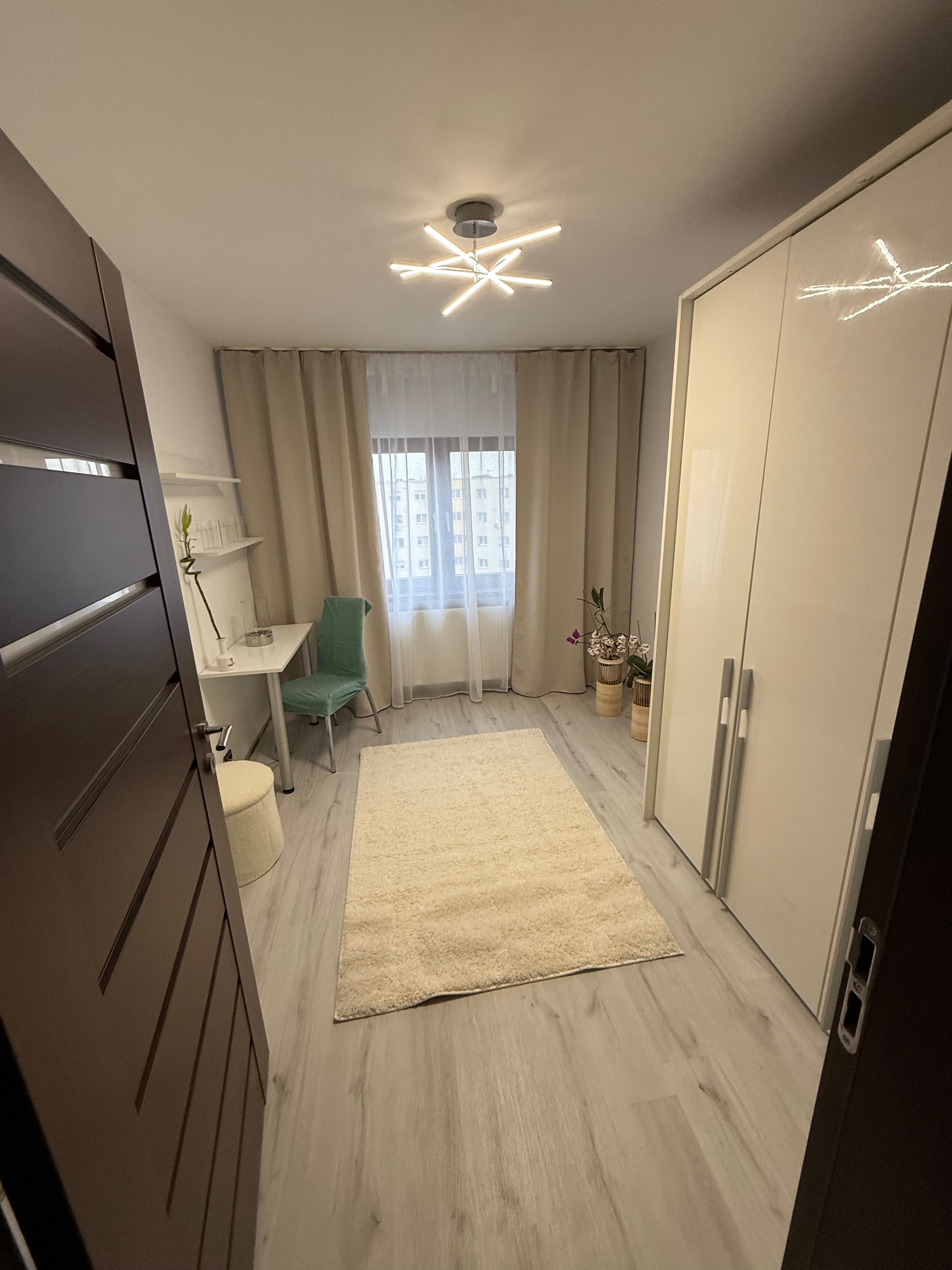 Apartament 4 camere de vanzare Zona Bancilor - Piata Garii