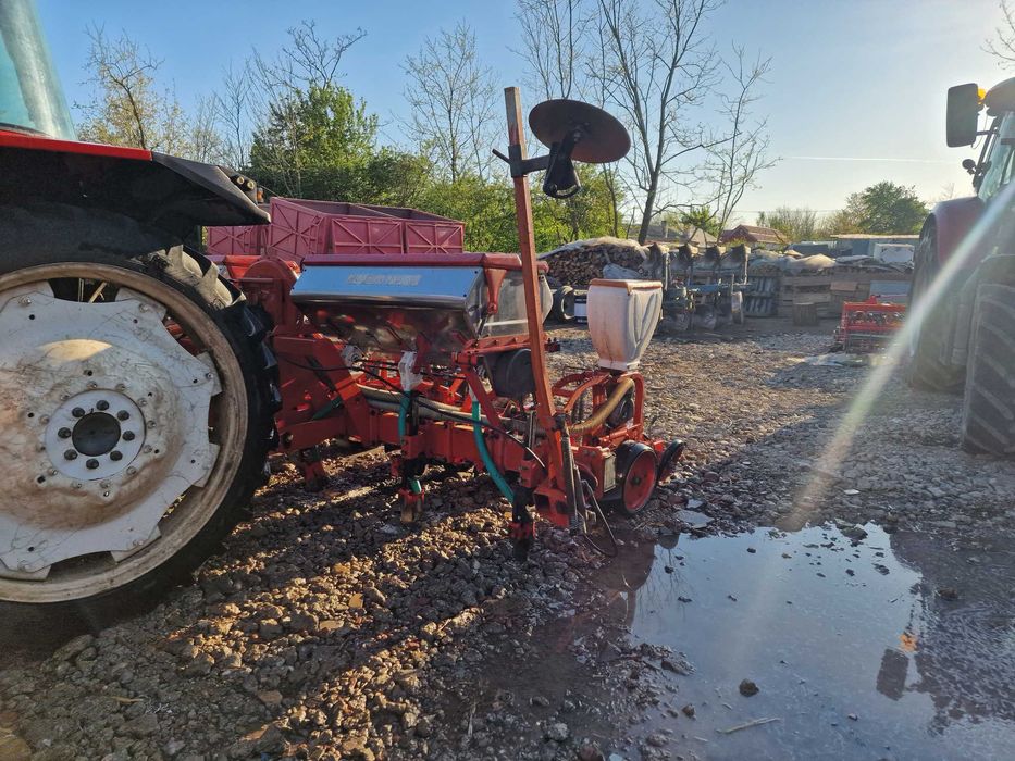 Vând semănătoare plante prășitoare pe 6 rânduri