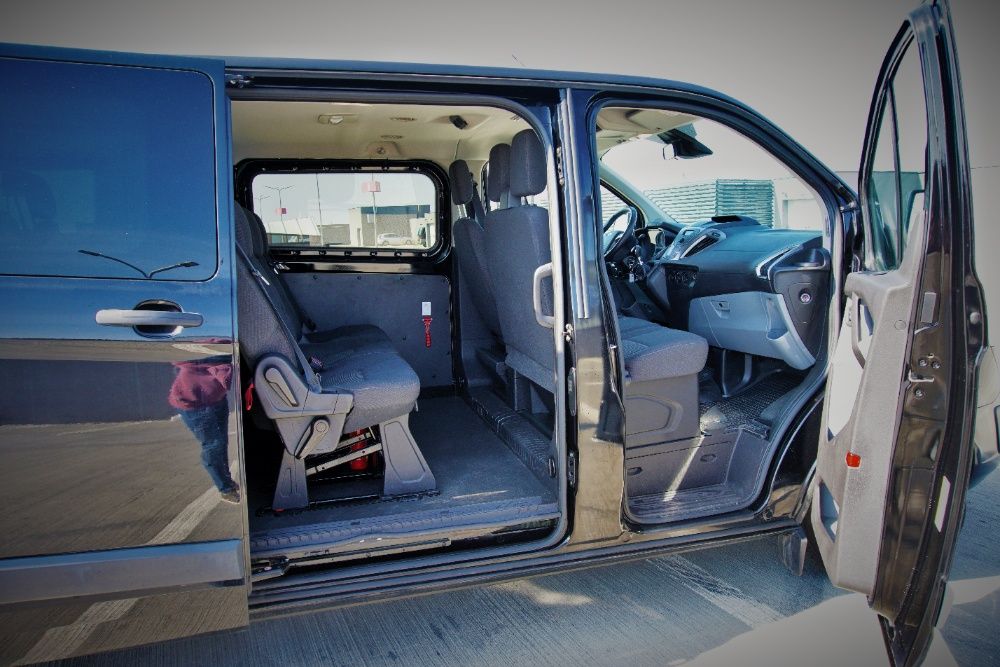Inchiriere microbuz 9 locuri Ford Transit 2018 de la 70 eur/zi