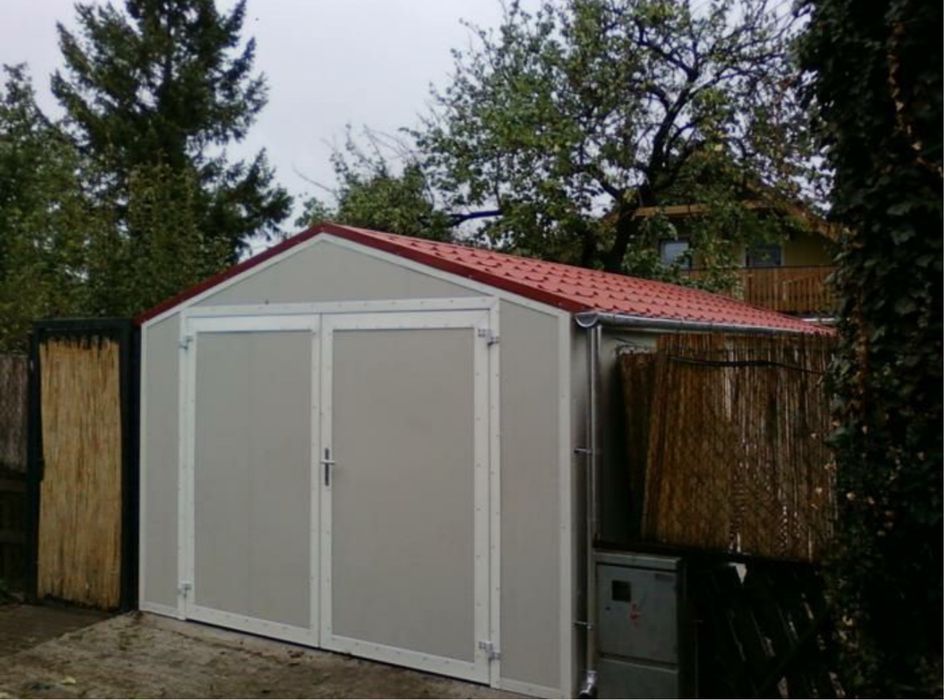 Carpoturi si garaje auto la comanda din panouri sandwich